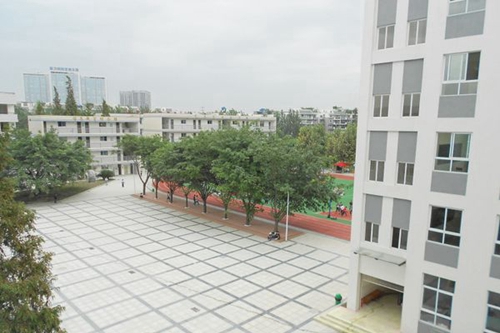 成都市洞子口職業(yè)高級(jí)中學(xué)校校園掠影