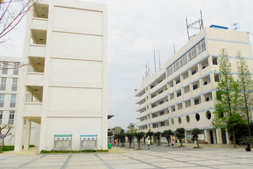 成都市洞子口職業(yè)高級(jí)中學(xué)校校園大樓
