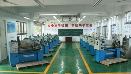 成都石化工業(yè)學(xué)校實(shí)訓(xùn)設(shè)備12