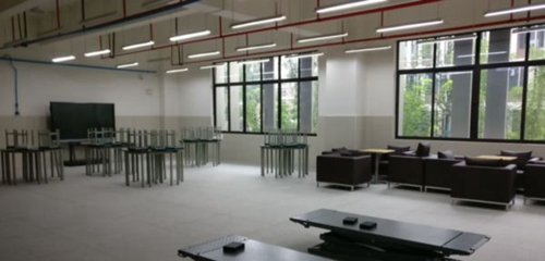 四川省成都市中和職業(yè)中學新校汽修實訓室
