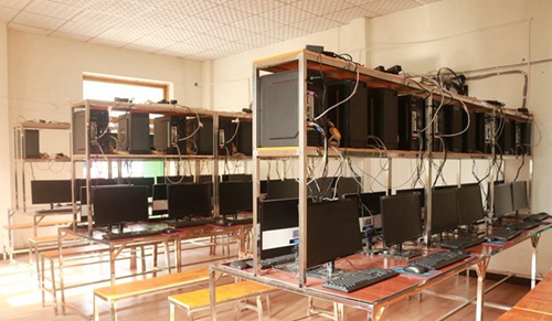 宜賓南亞電子職業(yè)技術(shù)學(xué)校微機房