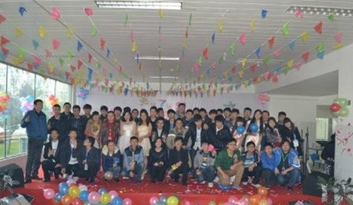 成都城市建設(shè)技工學校文藝大賽合影