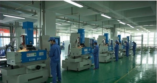 成都城市建設(shè)技工學校數(shù)控中心