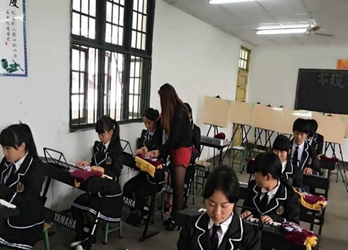 宜賓縣科普職業(yè)技術(shù)學校幼師專業(yè)學生上課