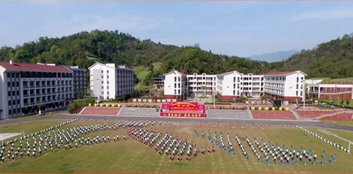 四川省貿(mào)易學(xué)校（雅安市旅游學(xué)校）運(yùn)動場