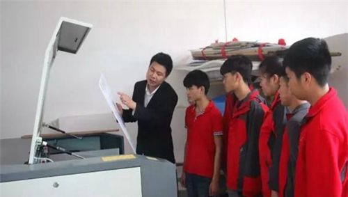 荔波縣中等職業(yè)學校(黔南旅游學校)激光雕刻教學