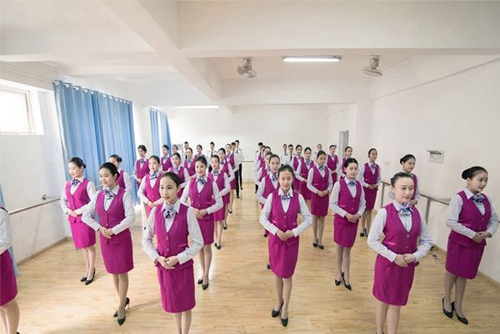 中國(guó)五冶大學(xué)（高新校區(qū)）空中乘務(wù)專(zhuān)業(yè)l禮儀教學(xué)