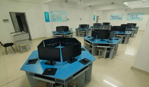 中國(guó)五冶大學(xué)（高新校區(qū)）微機(jī)室