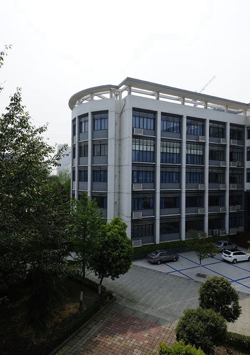 四川省水產(chǎn)學校校園一角3