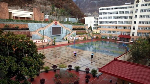 四川省威州民族師范學(xué)校雨潤(rùn)大地