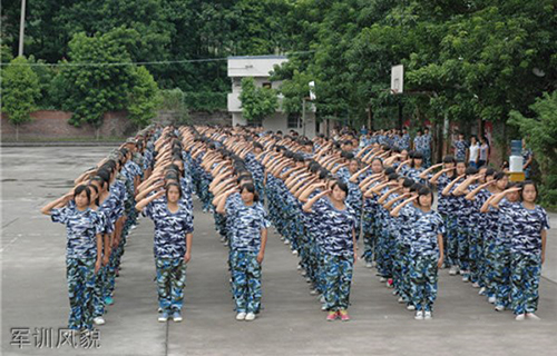 重慶萬州電子信息工程學(xué)校軍訓(xùn)風(fēng)貌