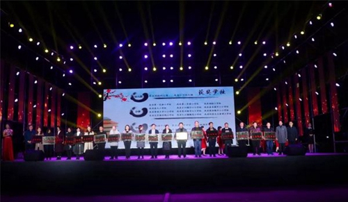  四川省高縣職業(yè)技術(shù)學(xué)校書香校園頒獎(jiǎng)合影4