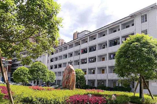四川省電子商務(wù)學校校園風光2
