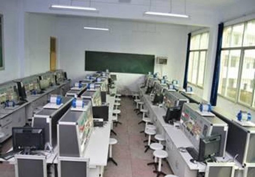 四川省宣漢職業(yè)中專學校110型PLC變頻器綜合實訓