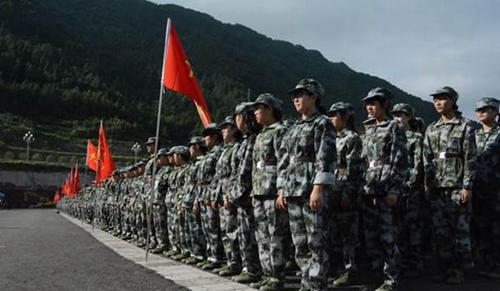 四川省宣漢職業(yè)中專學校2018級職高新生軍訓