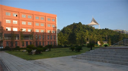 貴州省機械工業(yè)學校校園風光4