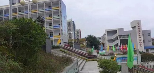 遂寧市機電職業(yè)技術學校教學樓側(cè)面
