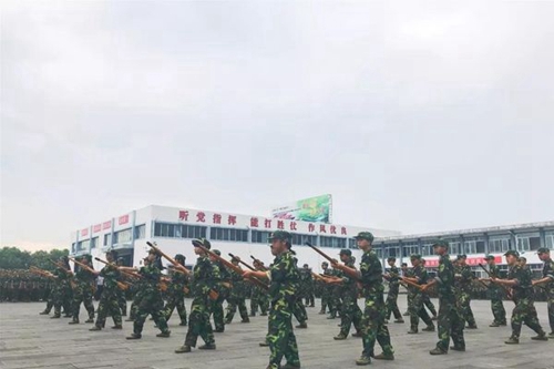 達(dá)州鳳凰職業(yè)技術(shù)學(xué)校刺殺表演