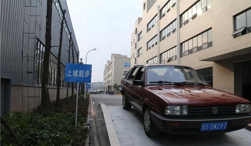 達(dá)州鳳凰職業(yè)技術(shù)學(xué)校駕駛科目二、科目四訓(xùn)練場地