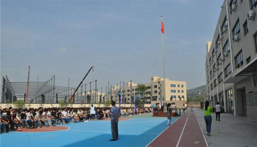 達(dá)州鳳凰職業(yè)技術(shù)學(xué)校跑道