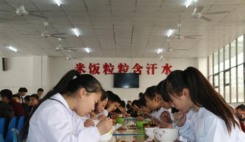 達(dá)州鳳凰職業(yè)技術(shù)學(xué)校學(xué)生食堂