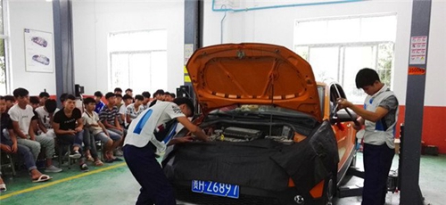 從江縣職業(yè)技術(shù)學(xué)校汽車實(shí)訓(xùn)