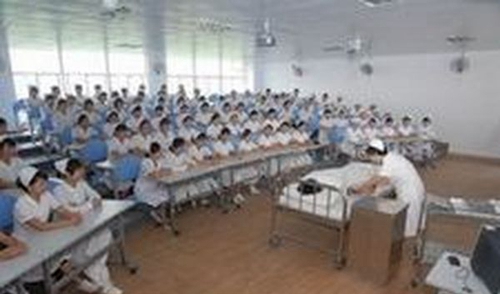達(dá)州華西職業(yè)技術(shù)學(xué)校護(hù)理演示實(shí)作