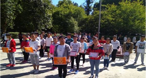 宣漢縣毛壩職業(yè)技術學校表彰學生