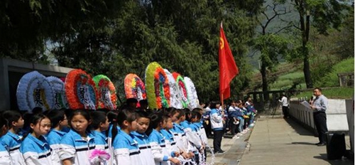 宣漢縣毛壩職業(yè)技術學校清明掃墓