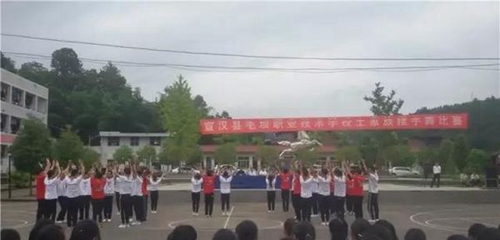 宣漢縣毛壩職業(yè)技術學校土家族擺手舞