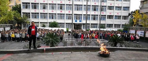 四川省開江縣職業(yè)中學消防演練