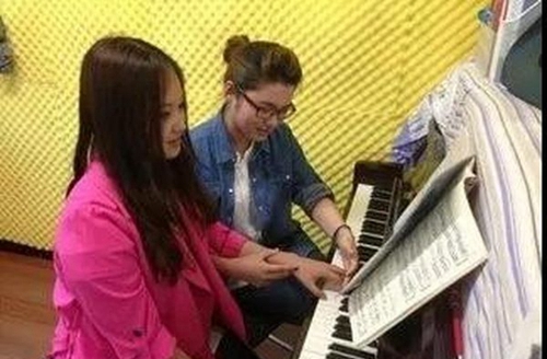 達(dá)州百島湖職業(yè)技術(shù)學(xué)校鋼琴課