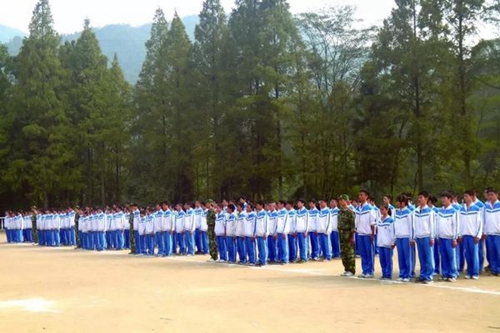 達(dá)州百島湖職業(yè)技術(shù)學(xué)校軍訓(xùn)