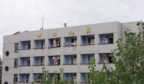 德陽黃許職業(yè)中專學?，F 女 生 公 寓