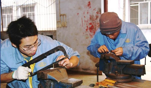 德陽黃許職業(yè)中專學校細心操作