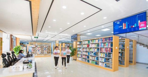 攀枝花市高級(jí)技工學(xué)校圖書館內(nèi)景