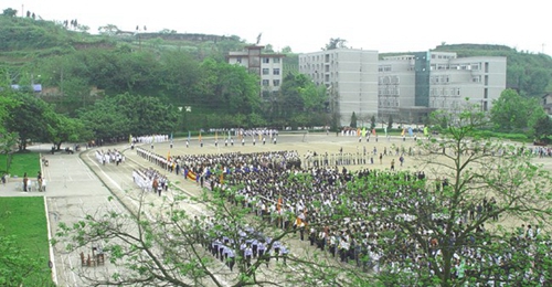 內(nèi)江鐵路機械學(xué)校（內(nèi)江鐵技校）內(nèi)江校區(qū)運動會入場式俯瞰