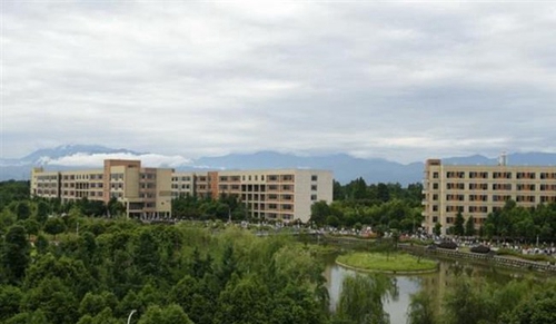 內(nèi)江鐵路機械學(xué)校（內(nèi)江鐵技校）郫縣安德校區(qū)校園景色