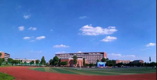 四川省什邡市職業(yè)中專學(xué)校運(yùn)動(dòng)場