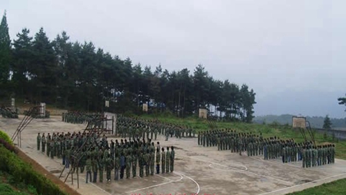 赫章縣平山農(nóng)業(yè)技術(shù)高級(jí)中學(xué)學(xué)生軍訓(xùn)剪影