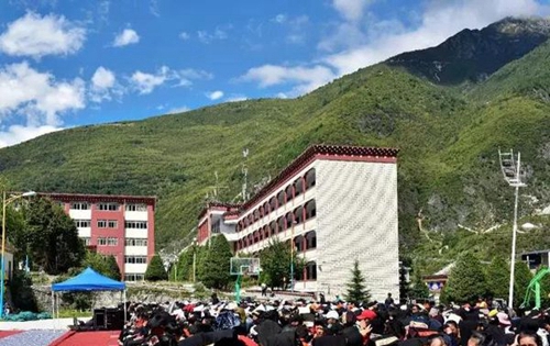 四川省藏文學(xué)校操場集會