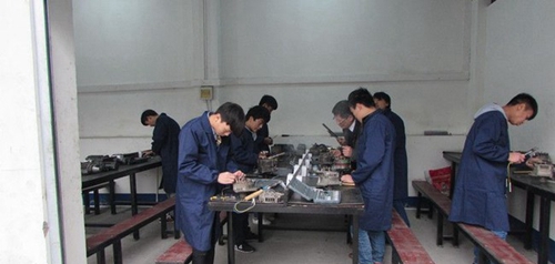內(nèi)江市泰來(lái)職業(yè)學(xué)校汽車電路維修