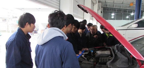 內(nèi)江市泰來(lái)職業(yè)學(xué)校汽車引擎