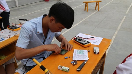 沿河中等職業(yè)學(xué)校電子電器實(shí)訓(xùn)