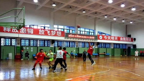 貴陽市體育中學(xué)冬季趣味運(yùn)動會