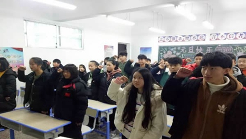 貴陽市體育中學(xué)新團(tuán)員宣誓