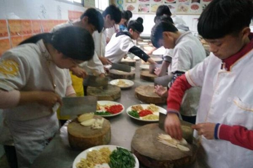 廣安市武勝嘉陵職業(yè)技術學校烹飪專業(yè)4