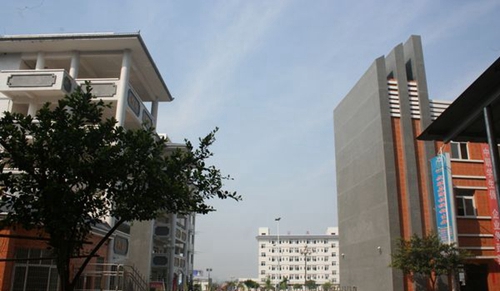 廣安市武勝嘉陵職業(yè)技術學校學校大門