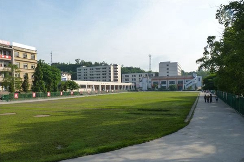 岳池縣職業(yè)技術(shù)學校運動場