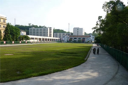 岳池縣職業(yè)技術(shù)學校跑道